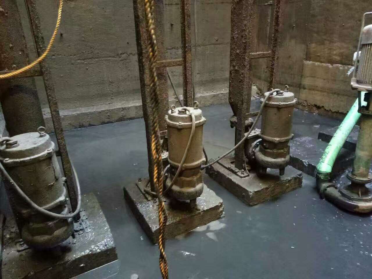 麻洋镇污水池清理